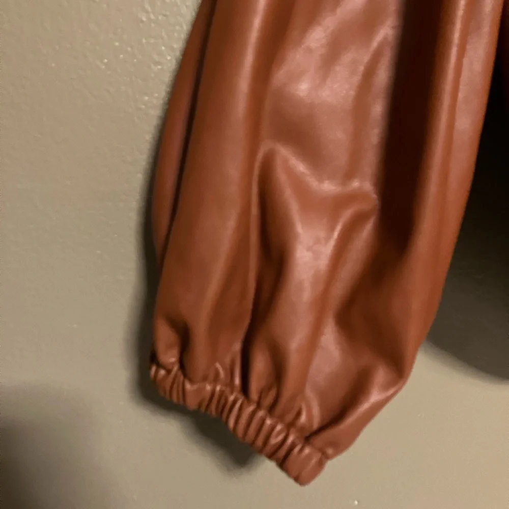 Do & Be Puff Sleeve Rust Faux Leather Top size S - Picture 3 of 6